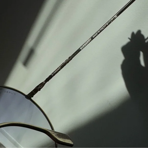 SOLD ✨Burberry Gold Frame Sunglasses Round with Gray Blue Gradient Lenses - Picture 7 of 11